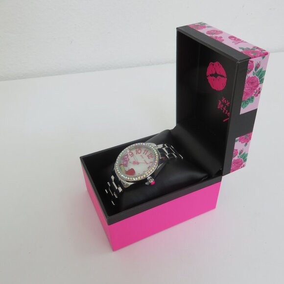 (061) Betsey Johnson analog display, 3 Hand Quartz Movement main image 4